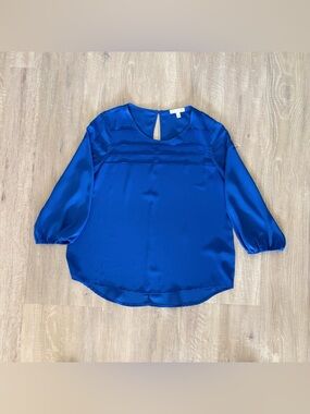 GB Gianni Bini Round Neck Pintucked Yoke Blouse Royal Blue Size Medium Chiffon
